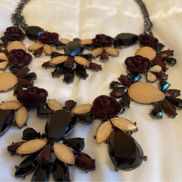 Black and Burgundy Gems With Burgundy Rosettes on Dark Chain Statement Necklace - Picture 3 of 8